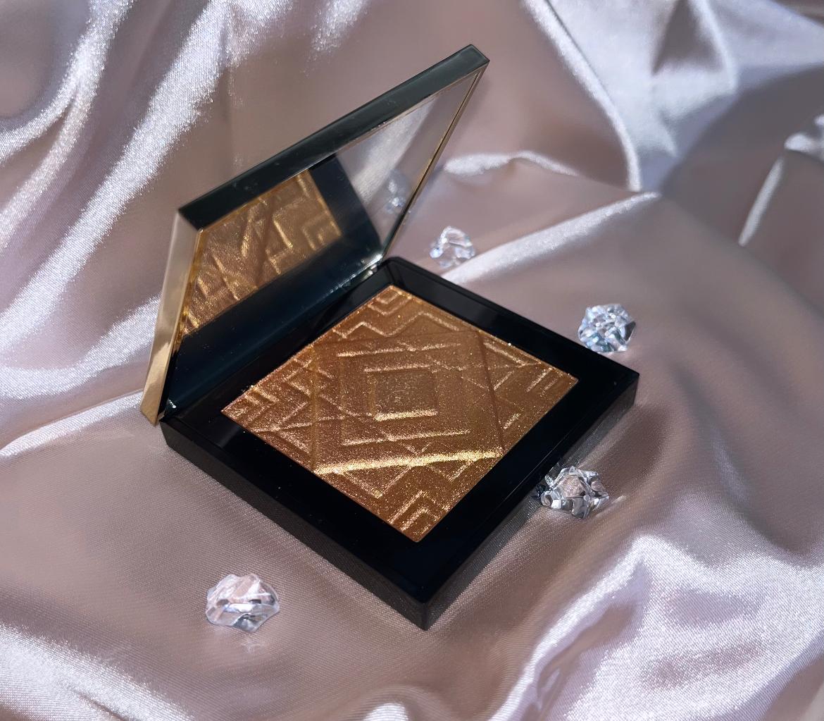 GLOWING HIGHLIGHTER