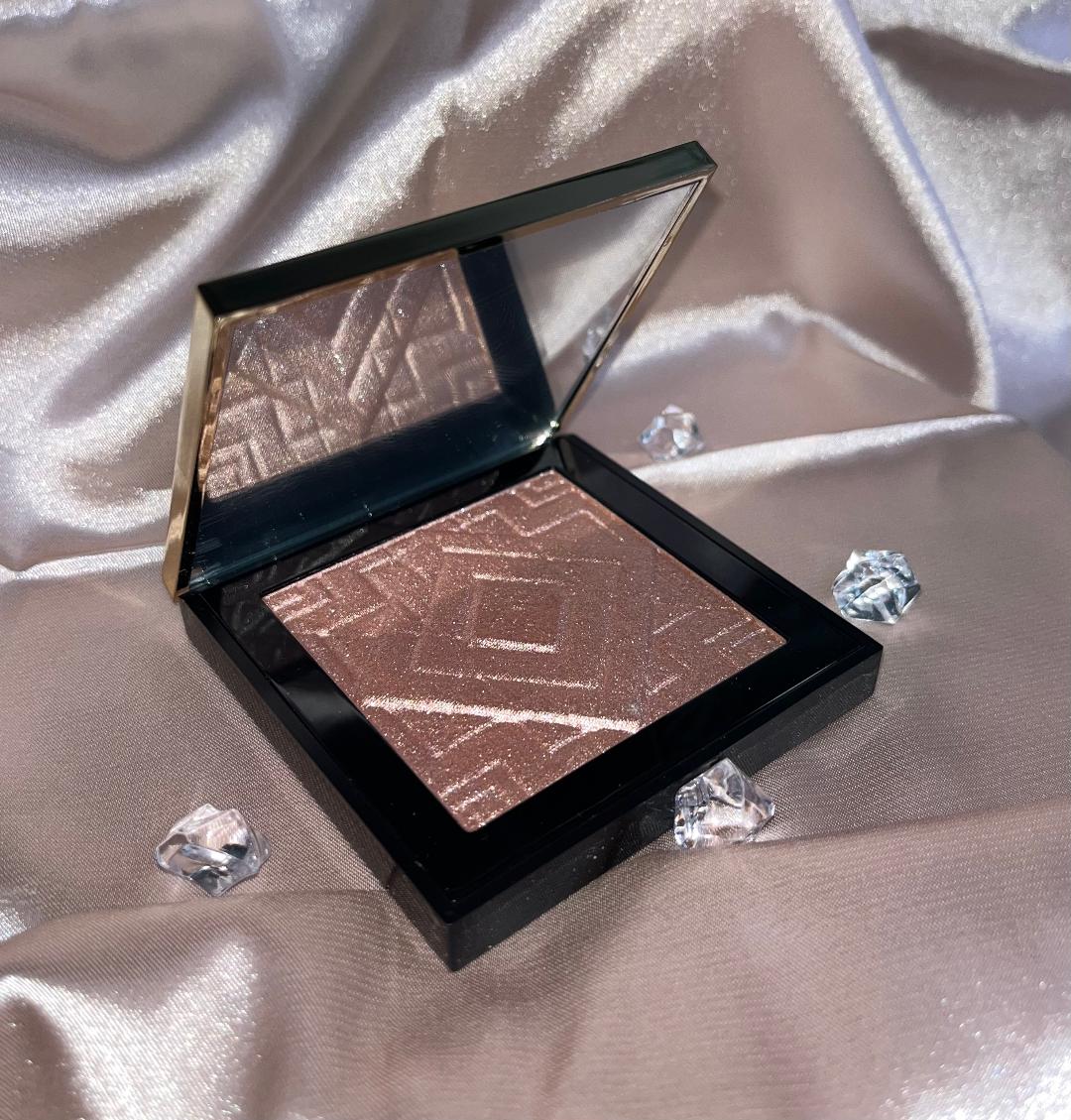 GLOWING HIGHLIGHTER