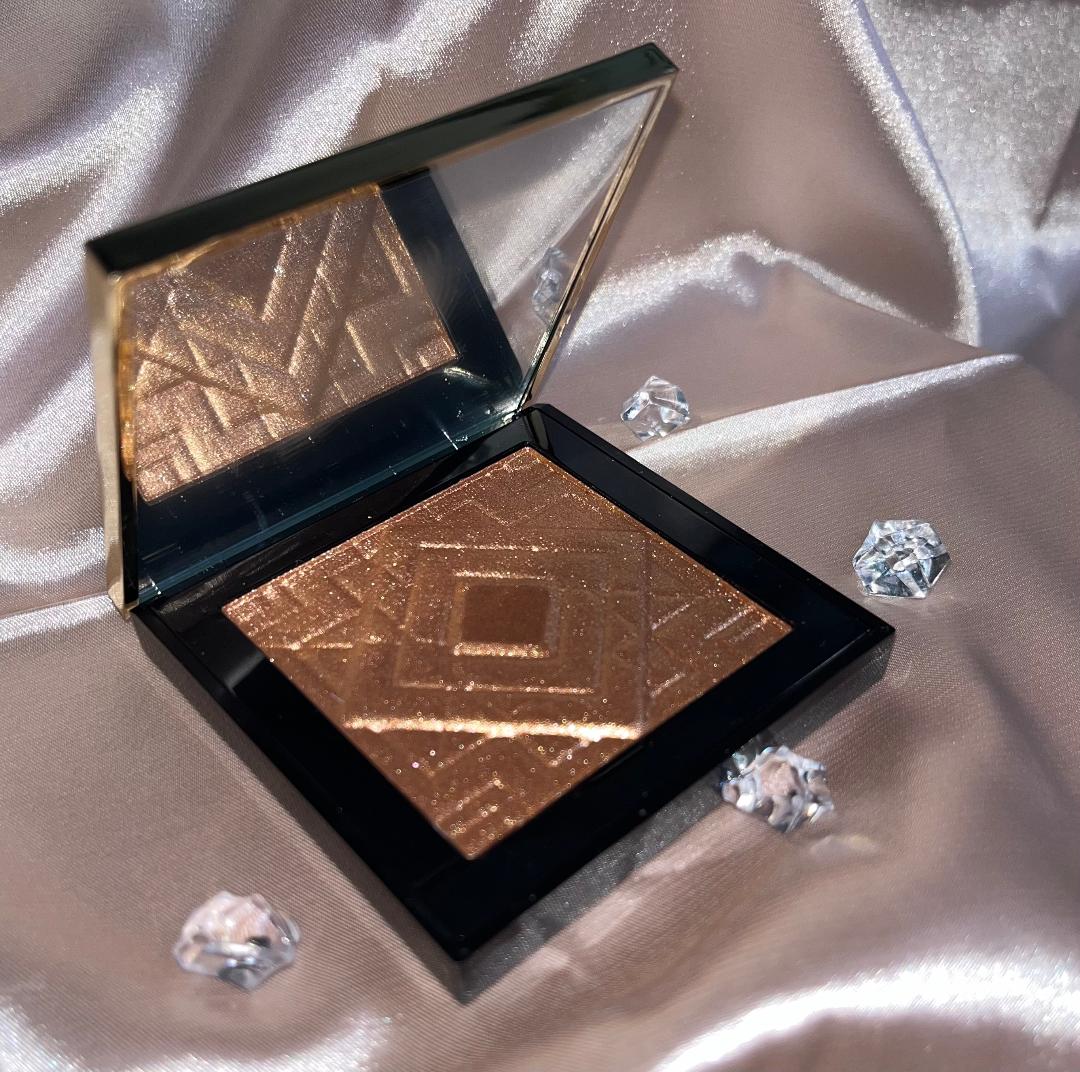 GLOWING HIGHLIGHTER